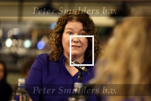 Den Haag 13 november 2023
In aanloop naar de Tweede Kamerverkiezingen organiseren de vrouwenbladen Libelle, Margriet, Flair en Nouveau gezamenlijk het VerkiezingscafÃ©. De vier hoofdredacteuren verwelkomen prominente vrouwen op de kieslijst van de grootste politieke partijen.
Op maandag 13 november 2023 gaan vooraanstaande vrouwelijke politici van verschillende partijen met elkaar in debat, onder leiding van journaliste Diana Matroos. Hoofdredacteuren Hilmar Mulder (Libelle), Helene van Santen (Margriet), Marije Veerman (Flair) en Claudia Straatmans (Nouveau) praten met hen over de belangrijkste themaâ€™s die hun lezeressen aangaan.
De volgende vrouwelijke politici schuiven aan om te vertellen waarvoor zij staan tijdens de Tweede Kamerverkiezingen: Sophie Hermans (VVD), Caroline van der Plas (BBB), Lisa Westerveld (GroenLinks/PvdA), Hilde Palland (CDA), JoÃ«lle Gooijer (ChristenUnie), Anne-Marijke Podt (D66) en Lilian Marijnissen (SP). Alles speelt zich af bij Dudok.