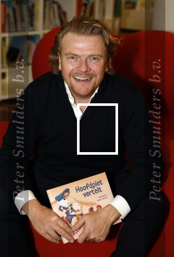 Amsterdam 13 november 2023
Presentatie sinterklaasboeken van Bastiaan Ragas Daphne Schippers en Ozcan Akyol (Eus) in de openbare bibliotheek in