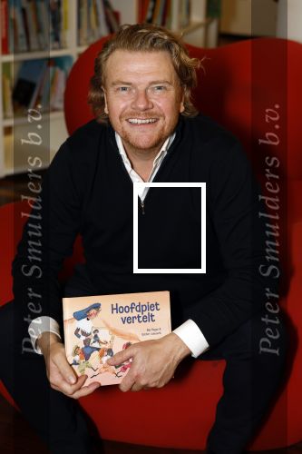 Amsterdam 13 november 2023
Presentatie sinterklaasboeken van Bastiaan Ragas Daphne Schippers en Ozcan Akyol (Eus) in de openbare bibliotheek in