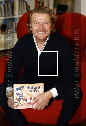 Amsterdam 13 november 2023
Presentatie sinterklaasboeken van Bastiaan Ragas Daphne Schippers en Ozcan Akyol (Eus) in de openbare bibliotheek in