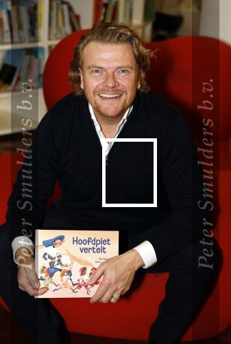 Amsterdam 13 november 2023
Presentatie sinterklaasboeken van Bastiaan Ragas Daphne Schippers en Ozcan Akyol (Eus) in de openbare bibliotheek in