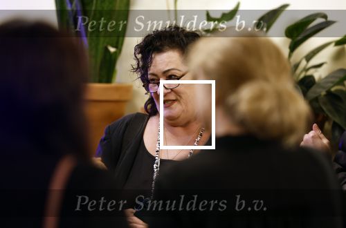 Den Haag 13 november 2023
In aanloop naar de Tweede Kamerverkiezingen organiseren de vrouwenbladen Libelle, Margriet, Flair en Nouveau gezamenlijk het VerkiezingscafÃ©. De vier hoofdredacteuren verwelkomen prominente vrouwen op de kieslijst van de grootste politieke partijen.
Op maandag 13 november 2023 gaan vooraanstaande vrouwelijke politici van verschillende partijen met elkaar in debat, onder leiding van journaliste Diana Matroos. Hoofdredacteuren Hilmar Mulder (Libelle), Helene van Santen (Margriet), Marije Veerman (Flair) en Claudia Straatmans (Nouveau) praten met hen over de belangrijkste themaâ€™s die hun lezeressen aangaan.
De volgende vrouwelijke politici schuiven aan om te vertellen waarvoor zij staan tijdens de Tweede Kamerverkiezingen: Sophie Hermans (VVD), Caroline van der Plas (BBB), Lisa Westerveld (GroenLinks/PvdA), Hilde Palland (CDA), JoÃ«lle Gooijer (ChristenUnie), Anne-Marijke Podt (D66) en Lilian Marijnissen (SP). Alles speelt zich af bij Dudok.