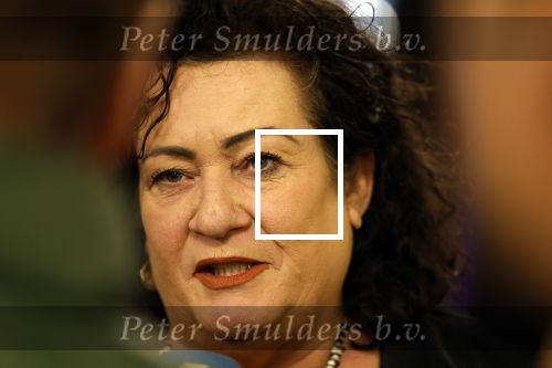 Den Haag 13 november 2023
In aanloop naar de Tweede Kamerverkiezingen organiseren de vrouwenbladen Libelle, Margriet, Flair en Nouveau gezamenlijk het VerkiezingscafÃ©. De vier hoofdredacteuren verwelkomen prominente vrouwen op de kieslijst van de grootste politieke partijen.
Op maandag 13 november 2023 gaan vooraanstaande vrouwelijke politici van verschillende partijen met elkaar in debat, onder leiding van journaliste Diana Matroos. Hoofdredacteuren Hilmar Mulder (Libelle), Helene van Santen (Margriet), Marije Veerman (Flair) en Claudia Straatmans (Nouveau) praten met hen over de belangrijkste themaâ€™s die hun lezeressen aangaan.
De volgende vrouwelijke politici schuiven aan om te vertellen waarvoor zij staan tijdens de Tweede Kamerverkiezingen: Sophie Hermans (VVD), Caroline van der Plas (BBB), Lisa Westerveld (GroenLinks/PvdA), Hilde Palland (CDA), JoÃ«lle Gooijer (ChristenUnie), Anne-Marijke Podt (D66) en Lilian Marijnissen (SP). Alles speelt zich af bij Dudok.