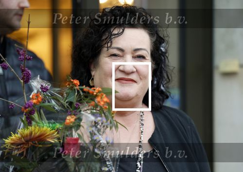 Den Haag 13 november 2023
In aanloop naar de Tweede Kamerverkiezingen organiseren de vrouwenbladen Libelle, Margriet, Flair en Nouveau gezamenlijk het VerkiezingscafÃ©. De vier hoofdredacteuren verwelkomen prominente vrouwen op de kieslijst van de grootste politieke partijen.
Op maandag 13 november 2023 gaan vooraanstaande vrouwelijke politici van verschillende partijen met elkaar in debat, onder leiding van journaliste Diana Matroos. Hoofdredacteuren Hilmar Mulder (Libelle), Helene van Santen (Margriet), Marije Veerman (Flair) en Claudia Straatmans (Nouveau) praten met hen over de belangrijkste themaâ€™s die hun lezeressen aangaan.
De volgende vrouwelijke politici schuiven aan om te vertellen waarvoor zij staan tijdens de Tweede Kamerverkiezingen: Sophie Hermans (VVD), Caroline van der Plas (BBB), Lisa Westerveld (GroenLinks/PvdA), Hilde Palland (CDA), JoÃ«lle Gooijer (ChristenUnie), Anne-Marijke Podt (D66) en Lilian Marijnissen (SP). Alles speelt zich af bij Dudok.