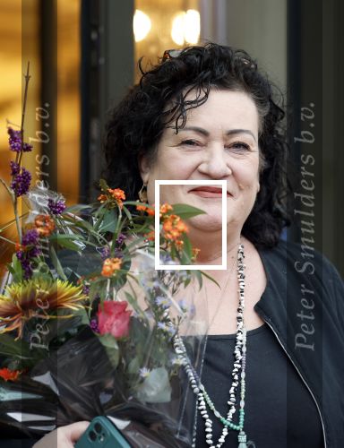 Den Haag 13 november 2023
In aanloop naar de Tweede Kamerverkiezingen organiseren de vrouwenbladen Libelle, Margriet, Flair en Nouveau gezamenlijk het VerkiezingscafÃ©. De vier hoofdredacteuren verwelkomen prominente vrouwen op de kieslijst van de grootste politieke partijen.
Op maandag 13 november 2023 gaan vooraanstaande vrouwelijke politici van verschillende partijen met elkaar in debat, onder leiding van journaliste Diana Matroos. Hoofdredacteuren Hilmar Mulder (Libelle), Helene van Santen (Margriet), Marije Veerman (Flair) en Claudia Straatmans (Nouveau) praten met hen over de belangrijkste themaâ€™s die hun lezeressen aangaan.
De volgende vrouwelijke politici schuiven aan om te vertellen waarvoor zij staan tijdens de Tweede Kamerverkiezingen: Sophie Hermans (VVD), Caroline van der Plas (BBB), Lisa Westerveld (GroenLinks/PvdA), Hilde Palland (CDA), JoÃ«lle Gooijer (ChristenUnie), Anne-Marijke Podt (D66) en Lilian Marijnissen (SP). Alles speelt zich af bij Dudok.