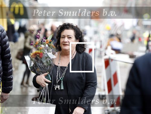 Den Haag 13 november 2023
In aanloop naar de Tweede Kamerverkiezingen organiseren de vrouwenbladen Libelle, Margriet, Flair en Nouveau gezamenlijk het VerkiezingscafÃ©. De vier hoofdredacteuren verwelkomen prominente vrouwen op de kieslijst van de grootste politieke partijen.
Op maandag 13 november 2023 gaan vooraanstaande vrouwelijke politici van verschillende partijen met elkaar in debat, onder leiding van journaliste Diana Matroos. Hoofdredacteuren Hilmar Mulder (Libelle), Helene van Santen (Margriet), Marije Veerman (Flair) en Claudia Straatmans (Nouveau) praten met hen over de belangrijkste themaâ€™s die hun lezeressen aangaan.
De volgende vrouwelijke politici schuiven aan om te vertellen waarvoor zij staan tijdens de Tweede Kamerverkiezingen: Sophie Hermans (VVD), Caroline van der Plas (BBB), Lisa Westerveld (GroenLinks/PvdA), Hilde Palland (CDA), JoÃ«lle Gooijer (ChristenUnie), Anne-Marijke Podt (D66) en Lilian Marijnissen (SP). Alles speelt zich af bij Dudok.
