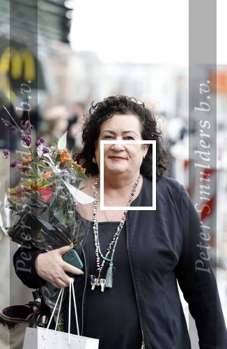 Den Haag 13 november 2023
In aanloop naar de Tweede Kamerverkiezingen organiseren de vrouwenbladen Libelle, Margriet, Flair en Nouveau gezamenlijk het VerkiezingscafÃ©. De vier hoofdredacteuren verwelkomen prominente vrouwen op de kieslijst van de grootste politieke partijen.
Op maandag 13 november 2023 gaan vooraanstaande vrouwelijke politici van verschillende partijen met elkaar in debat, onder leiding van journaliste Diana Matroos. Hoofdredacteuren Hilmar Mulder (Libelle), Helene van Santen (Margriet), Marije Veerman (Flair) en Claudia Straatmans (Nouveau) praten met hen over de belangrijkste themaâ€™s die hun lezeressen aangaan.
De volgende vrouwelijke politici schuiven aan om te vertellen waarvoor zij staan tijdens de Tweede Kamerverkiezingen: Sophie Hermans (VVD), Caroline van der Plas (BBB), Lisa Westerveld (GroenLinks/PvdA), Hilde Palland (CDA), JoÃ«lle Gooijer (ChristenUnie), Anne-Marijke Podt (D66) en Lilian Marijnissen (SP). Alles speelt zich af bij Dudok.