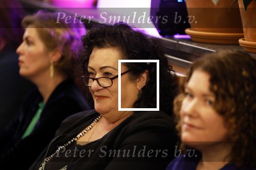 Den Haag 13 november 2023
In aanloop naar de Tweede Kamerverkiezingen organiseren de vrouwenbladen Libelle, Margriet, Flair en Nouveau gezamenlijk het VerkiezingscafÃ©. De vier hoofdredacteuren verwelkomen prominente vrouwen op de kieslijst van de grootste politieke partijen.
Op maandag 13 november 2023 gaan vooraanstaande vrouwelijke politici van verschillende partijen met elkaar in debat, onder leiding van journaliste Diana Matroos. Hoofdredacteuren Hilmar Mulder (Libelle), Helene van Santen (Margriet), Marije Veerman (Flair) en Claudia Straatmans (Nouveau) praten met hen over de belangrijkste themaâ€™s die hun lezeressen aangaan.
De volgende vrouwelijke politici schuiven aan om te vertellen waarvoor zij staan tijdens de Tweede Kamerverkiezingen: Sophie Hermans (VVD), Caroline van der Plas (BBB), Lisa Westerveld (GroenLinks/PvdA), Hilde Palland (CDA), JoÃ«lle Gooijer (ChristenUnie), Anne-Marijke Podt (D66) en Lilian Marijnissen (SP). Alles speelt zich af bij Dudok.