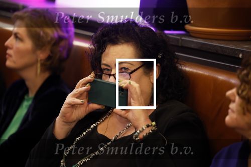 Den Haag 13 november 2023
In aanloop naar de Tweede Kamerverkiezingen organiseren de vrouwenbladen Libelle, Margriet, Flair en Nouveau gezamenlijk het VerkiezingscafÃ©. De vier hoofdredacteuren verwelkomen prominente vrouwen op de kieslijst van de grootste politieke partijen.
Op maandag 13 november 2023 gaan vooraanstaande vrouwelijke politici van verschillende partijen met elkaar in debat, onder leiding van journaliste Diana Matroos. Hoofdredacteuren Hilmar Mulder (Libelle), Helene van Santen (Margriet), Marije Veerman (Flair) en Claudia Straatmans (Nouveau) praten met hen over de belangrijkste themaâ€™s die hun lezeressen aangaan.
De volgende vrouwelijke politici schuiven aan om te vertellen waarvoor zij staan tijdens de Tweede Kamerverkiezingen: Sophie Hermans (VVD), Caroline van der Plas (BBB), Lisa Westerveld (GroenLinks/PvdA), Hilde Palland (CDA), JoÃ«lle Gooijer (ChristenUnie), Anne-Marijke Podt (D66) en Lilian Marijnissen (SP). Alles speelt zich af bij Dudok.