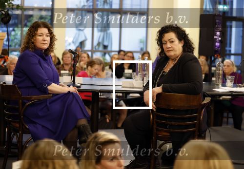 Den Haag 13 november 2023
In aanloop naar de Tweede Kamerverkiezingen organiseren de vrouwenbladen Libelle, Margriet, Flair en Nouveau gezamenlijk het VerkiezingscafÃ©. De vier hoofdredacteuren verwelkomen prominente vrouwen op de kieslijst van de grootste politieke partijen.
Op maandag 13 november 2023 gaan vooraanstaande vrouwelijke politici van verschillende partijen met elkaar in debat, onder leiding van journaliste Diana Matroos. Hoofdredacteuren Hilmar Mulder (Libelle), Helene van Santen (Margriet), Marije Veerman (Flair) en Claudia Straatmans (Nouveau) praten met hen over de belangrijkste themaâ€™s die hun lezeressen aangaan.
De volgende vrouwelijke politici schuiven aan om te vertellen waarvoor zij staan tijdens de Tweede Kamerverkiezingen: Sophie Hermans (VVD), Caroline van der Plas (BBB), Lisa Westerveld (GroenLinks/PvdA), Hilde Palland (CDA), JoÃ«lle Gooijer (ChristenUnie), Anne-Marijke Podt (D66) en Lilian Marijnissen (SP). Alles speelt zich af bij Dudok.