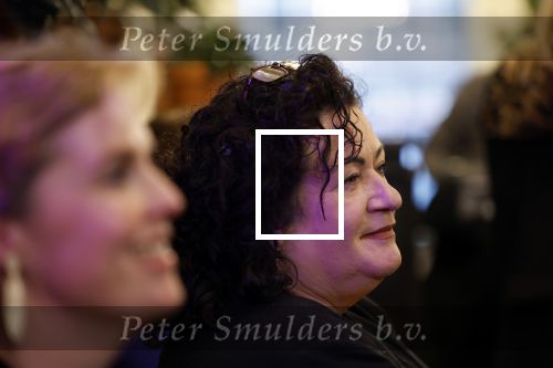 Den Haag 13 november 2023
In aanloop naar de Tweede Kamerverkiezingen organiseren de vrouwenbladen Libelle, Margriet, Flair en Nouveau gezamenlijk het VerkiezingscafÃ©. De vier hoofdredacteuren verwelkomen prominente vrouwen op de kieslijst van de grootste politieke partijen.
Op maandag 13 november 2023 gaan vooraanstaande vrouwelijke politici van verschillende partijen met elkaar in debat, onder leiding van journaliste Diana Matroos. Hoofdredacteuren Hilmar Mulder (Libelle), Helene van Santen (Margriet), Marije Veerman (Flair) en Claudia Straatmans (Nouveau) praten met hen over de belangrijkste themaâ€™s die hun lezeressen aangaan.
De volgende vrouwelijke politici schuiven aan om te vertellen waarvoor zij staan tijdens de Tweede Kamerverkiezingen: Sophie Hermans (VVD), Caroline van der Plas (BBB), Lisa Westerveld (GroenLinks/PvdA), Hilde Palland (CDA), JoÃ«lle Gooijer (ChristenUnie), Anne-Marijke Podt (D66) en Lilian Marijnissen (SP). Alles speelt zich af bij Dudok.