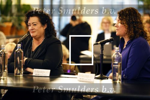 Den Haag 13 november 2023
In aanloop naar de Tweede Kamerverkiezingen organiseren de vrouwenbladen Libelle, Margriet, Flair en Nouveau gezamenlijk het VerkiezingscafÃ©. De vier hoofdredacteuren verwelkomen prominente vrouwen op de kieslijst van de grootste politieke partijen.
Op maandag 13 november 2023 gaan vooraanstaande vrouwelijke politici van verschillende partijen met elkaar in debat, onder leiding van journaliste Diana Matroos. Hoofdredacteuren Hilmar Mulder (Libelle), Helene van Santen (Margriet), Marije Veerman (Flair) en Claudia Straatmans (Nouveau) praten met hen over de belangrijkste themaâ€™s die hun lezeressen aangaan.
De volgende vrouwelijke politici schuiven aan om te vertellen waarvoor zij staan tijdens de Tweede Kamerverkiezingen: Sophie Hermans (VVD), Caroline van der Plas (BBB), Lisa Westerveld (GroenLinks/PvdA), Hilde Palland (CDA), JoÃ«lle Gooijer (ChristenUnie), Anne-Marijke Podt (D66) en Lilian Marijnissen (SP). Alles speelt zich af bij Dudok.