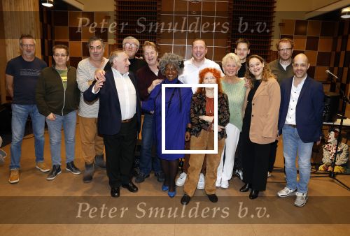 Hilversum 19 november 2023
Presentatie kijkbuisvrienden met oa Loeki Knol
Tony Neef
Maroesja Lacunes
Barrie Stevens
Bram Biesterveld.
Ydwer Bosma is de producent.