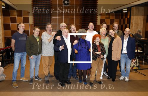 Hilversum 19 november 2023
Presentatie kijkbuisvrienden met oa Loeki Knol
Tony Neef
Maroesja Lacunes
Barrie Stevens
Bram Biesterveld.
Ydwer Bosma is de producent.