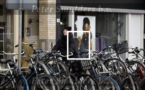 Amsterdam 24 november 2023
Chelsey Weimar op haar electrische van Moof fiets in Amsterdam.