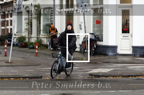 Amsterdam 24 november 2023
Chelsey Weimar op haar electrische van Moof fiets in Amsterdam.
