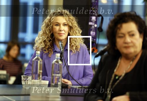 Den Haag 13 november 2023
In aanloop naar de Tweede Kamerverkiezingen organiseren de vrouwenbladen Libelle, Margriet, Flair en Nouveau gezamenlijk het VerkiezingscafÃ©. De vier hoofdredacteuren verwelkomen prominente vrouwen op de kieslijst van de grootste politieke partijen.
Op maandag 13 november 2023 gaan vooraanstaande vrouwelijke politici van verschillende partijen met elkaar in debat, onder leiding van journaliste Diana Matroos. Hoofdredacteuren Hilmar Mulder (Libelle), Helene van Santen (Margriet), Marije Veerman (Flair) en Claudia Straatmans (Nouveau) praten met hen over de belangrijkste themaâ€™s die hun lezeressen aangaan.
De volgende vrouwelijke politici schuiven aan om te vertellen waarvoor zij staan tijdens de Tweede Kamerverkiezingen: Sophie Hermans (VVD), Caroline van der Plas (BBB), Lisa Westerveld (GroenLinks/PvdA), Hilde Palland (CDA), JoÃ«lle Gooijer (ChristenUnie), Anne-Marijke Podt (D66) en Lilian Marijnissen (SP). Alles speelt zich af bij Dudok.