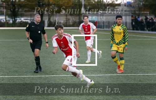 Amsterdam 11 november 2023
Damian v d Vaart in Ajax O18 tegen fc Den Haag op de toekomst.