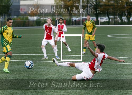 Amsterdam 11 november 2023
Damian v d Vaart in Ajax O18 tegen fc Den Haag op de toekomst.