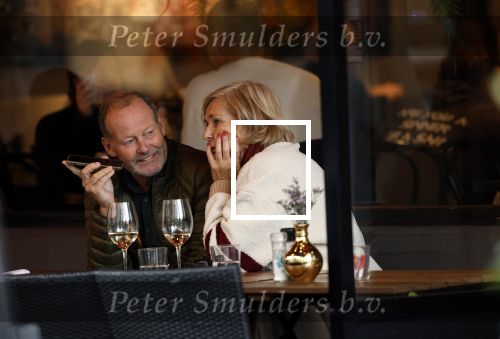 Amsterdam 2 november 2023
Danny Blind met zijn vrouw Yvonne  op terras in Amsterdam zuid.