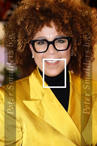 Den Haag 13 november 2023
In aanloop naar de Tweede Kamerverkiezingen organiseren de vrouwenbladen Libelle, Margriet, Flair en Nouveau gezamenlijk het VerkiezingscafÃ©. De vier hoofdredacteuren verwelkomen prominente vrouwen op de kieslijst van de grootste politieke partijen.
Op maandag 13 november 2023 gaan vooraanstaande vrouwelijke politici van verschillende partijen met elkaar in debat, onder leiding van journaliste Diana Matroos. Hoofdredacteuren Hilmar Mulder (Libelle), Helene van Santen (Margriet), Marije Veerman (Flair) en Claudia Straatmans (Nouveau) praten met hen over de belangrijkste themaâ€™s die hun lezeressen aangaan.
De volgende vrouwelijke politici schuiven aan om te vertellen waarvoor zij staan tijdens de Tweede Kamerverkiezingen: Sophie Hermans (VVD), Caroline van der Plas (BBB), Lisa Westerveld (GroenLinks/PvdA), Hilde Palland (CDA), JoÃ«lle Gooijer (ChristenUnie), Anne-Marijke Podt (D66) en Lilian Marijnissen (SP). Alles speelt zich af bij Dudok.