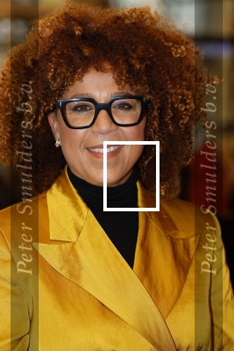 Den Haag 13 november 2023
In aanloop naar de Tweede Kamerverkiezingen organiseren de vrouwenbladen Libelle, Margriet, Flair en Nouveau gezamenlijk het VerkiezingscafÃ©. De vier hoofdredacteuren verwelkomen prominente vrouwen op de kieslijst van de grootste politieke partijen.
Op maandag 13 november 2023 gaan vooraanstaande vrouwelijke politici van verschillende partijen met elkaar in debat, onder leiding van journaliste Diana Matroos. Hoofdredacteuren Hilmar Mulder (Libelle), Helene van Santen (Margriet), Marije Veerman (Flair) en Claudia Straatmans (Nouveau) praten met hen over de belangrijkste themaâ€™s die hun lezeressen aangaan.
De volgende vrouwelijke politici schuiven aan om te vertellen waarvoor zij staan tijdens de Tweede Kamerverkiezingen: Sophie Hermans (VVD), Caroline van der Plas (BBB), Lisa Westerveld (GroenLinks/PvdA), Hilde Palland (CDA), JoÃ«lle Gooijer (ChristenUnie), Anne-Marijke Podt (D66) en Lilian Marijnissen (SP). Alles speelt zich af bij Dudok.