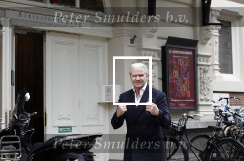 Amsterdam 6 november 2023
Dries Roelvink arriveert bij het concertgebouw waar hij die avond een groot concert geeft.
