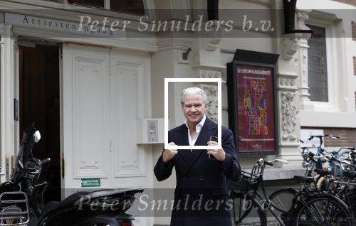 Amsterdam 6 november 2023
Dries Roelvink arriveert bij het concertgebouw waar hij die avond een groot concert geeft.