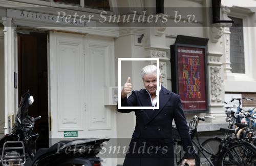 Amsterdam 6 november 2023
Dries Roelvink arriveert bij het concertgebouw waar hij die avond een groot concert geeft.