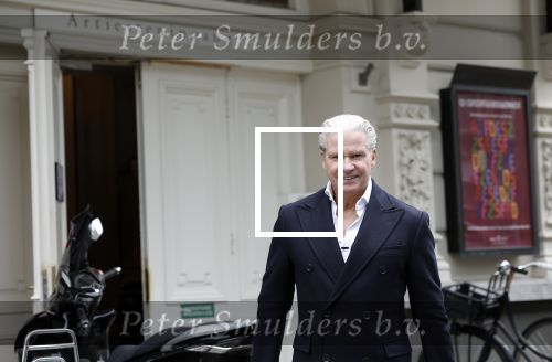 Amsterdam 6 november 2023
Dries Roelvink arriveert bij het concertgebouw waar hij die avond een groot concert geeft.