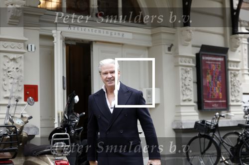 Amsterdam 6 november 2023
Dries Roelvink arriveert bij het concertgebouw waar hij die avond een groot concert geeft.