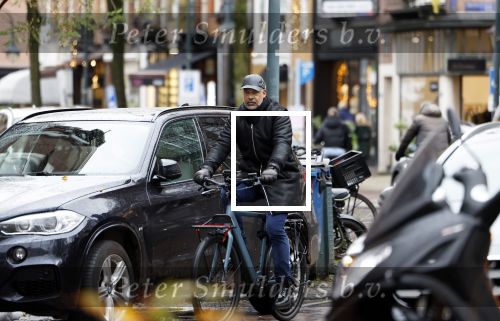 Amsterdam 29 november 2023
Frank Rijkaard op de fiets in Amsterdam zuid