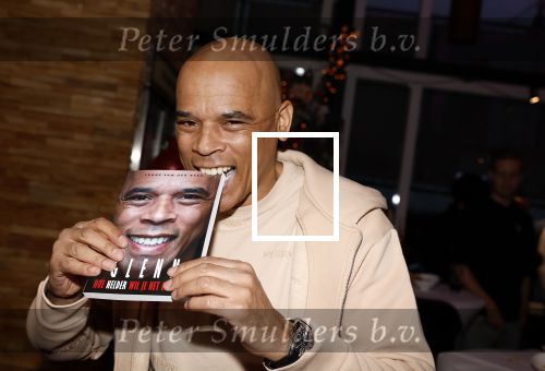 IJsselstin 27 november 2023
Boekpresentatie Glenn Helder . Wesley Sneijder krijgt het eerste exemplaar.