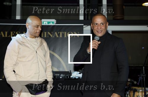 IJsselstin 27 november 2023
Boekpresentatie Glenn Helder . Wesley Sneijder krijgt het eerste exemplaar.