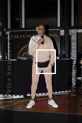 IJsselstin 27 november 2023
Boekpresentatie Glenn Helder . Wesley Sneijder krijgt het eerste exemplaar.