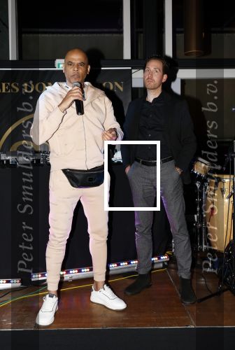 IJsselstin 27 november 2023
Boekpresentatie Glenn Helder . Wesley Sneijder krijgt het eerste exemplaar.