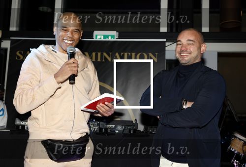 IJsselstin 27 november 2023
Boekpresentatie Glenn Helder . Wesley Sneijder krijgt het eerste exemplaar.
