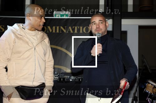 IJsselstin 27 november 2023
Boekpresentatie Glenn Helder . Wesley Sneijder krijgt het eerste exemplaar.