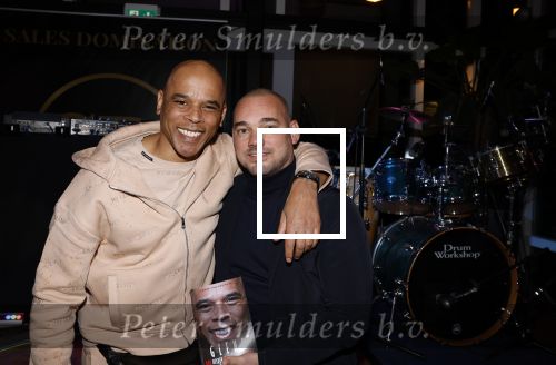 IJsselstin 27 november 2023
Boekpresentatie Glenn Helder . Wesley Sneijder krijgt het eerste exemplaar.