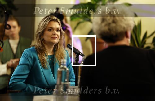 Den Haag 13 november 2023
In aanloop naar de Tweede Kamerverkiezingen organiseren de vrouwenbladen Libelle, Margriet, Flair en Nouveau gezamenlijk het VerkiezingscafÃ©. De vier hoofdredacteuren verwelkomen prominente vrouwen op de kieslijst van de grootste politieke partijen.
Op maandag 13 november 2023 gaan vooraanstaande vrouwelijke politici van verschillende partijen met elkaar in debat, onder leiding van journaliste Diana Matroos. Hoofdredacteuren Hilmar Mulder (Libelle), Helene van Santen (Margriet), Marije Veerman (Flair) en Claudia Straatmans (Nouveau) praten met hen over de belangrijkste themaâ€™s die hun lezeressen aangaan.
De volgende vrouwelijke politici schuiven aan om te vertellen waarvoor zij staan tijdens de Tweede Kamerverkiezingen: Sophie Hermans (VVD), Caroline van der Plas (BBB), Lisa Westerveld (GroenLinks/PvdA), Hilde Palland (CDA), JoÃ«lle Gooijer (ChristenUnie), Anne-Marijke Podt (D66) en Lilian Marijnissen (SP). Alles speelt zich af bij Dudok.