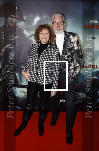 Amsterdam 21 november 2023
Premiere Napoleon in Pathe Arena. Henriette Tol met man