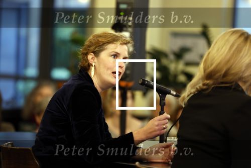 Den Haag 13 november 2023
In aanloop naar de Tweede Kamerverkiezingen organiseren de vrouwenbladen Libelle, Margriet, Flair en Nouveau gezamenlijk het VerkiezingscafÃ©. De vier hoofdredacteuren verwelkomen prominente vrouwen op de kieslijst van de grootste politieke partijen.
Op maandag 13 november 2023 gaan vooraanstaande vrouwelijke politici van verschillende partijen met elkaar in debat, onder leiding van journaliste Diana Matroos. Hoofdredacteuren Hilmar Mulder (Libelle), Helene van Santen (Margriet), Marije Veerman (Flair) en Claudia Straatmans (Nouveau) praten met hen over de belangrijkste themaâ€™s die hun lezeressen aangaan.
De volgende vrouwelijke politici schuiven aan om te vertellen waarvoor zij staan tijdens de Tweede Kamerverkiezingen: Sophie Hermans (VVD), Caroline van der Plas (BBB), Lisa Westerveld (GroenLinks/PvdA), Hilde Palland (CDA), JoÃ«lle Gooijer (ChristenUnie), Anne-Marijke Podt (D66) en Lilian Marijnissen (SP). Alles speelt zich af bij Dudok.