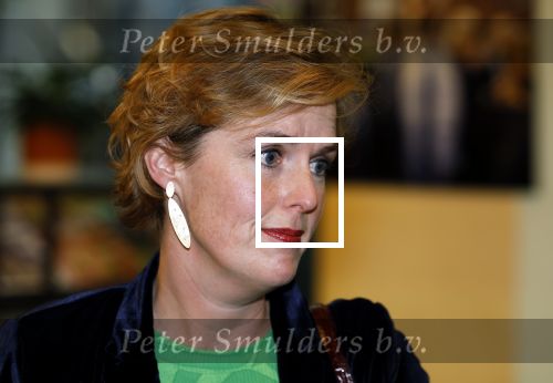 Den Haag 13 november 2023
In aanloop naar de Tweede Kamerverkiezingen organiseren de vrouwenbladen Libelle, Margriet, Flair en Nouveau gezamenlijk het VerkiezingscafÃ©. De vier hoofdredacteuren verwelkomen prominente vrouwen op de kieslijst van de grootste politieke partijen.
Op maandag 13 november 2023 gaan vooraanstaande vrouwelijke politici van verschillende partijen met elkaar in debat, onder leiding van journaliste Diana Matroos. Hoofdredacteuren Hilmar Mulder (Libelle), Helene van Santen (Margriet), Marije Veerman (Flair) en Claudia Straatmans (Nouveau) praten met hen over de belangrijkste themaâ€™s die hun lezeressen aangaan.
De volgende vrouwelijke politici schuiven aan om te vertellen waarvoor zij staan tijdens de Tweede Kamerverkiezingen: Sophie Hermans (VVD), Caroline van der Plas (BBB), Lisa Westerveld (GroenLinks/PvdA), Hilde Palland (CDA), JoÃ«lle Gooijer (ChristenUnie), Anne-Marijke Podt (D66) en Lilian Marijnissen (SP). Alles speelt zich af bij Dudok.
