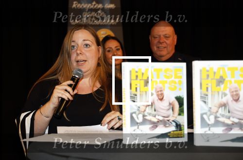 Asten 2 november 2023
Boekpresentatie Peter Gillis op park Prinsesmeer.
Aanwezig vriendin Wendy v Hout en zijn kinderen Mark Inge en Ruud . Mark Baanders reikte het eerste boek uit.
