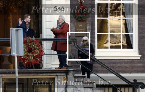 Amsterdam 30 november 2023
Jeroen Krabben en zijn vrouw Herma Krabbe in hun biro onderweg naar het Waldorf Astoria Hotel.