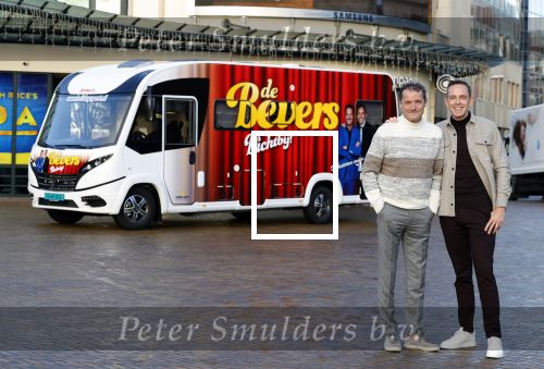 Scheveningen 23 november 2023
John de Bever en Kees de Bever ( Kees Stevens) voor hun camper bij het circustheater.