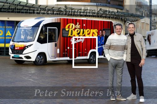 Scheveningen 23 november 2023
John de Bever en Kees de Bever ( Kees Stevens) voor hun camper bij het circustheater.