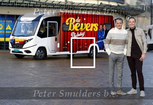 Scheveningen 23 november 2023
John de Bever en Kees de Bever ( Kees Stevens) voor hun camper bij het circustheater.
