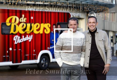 Scheveningen 23 november 2023
John de Bever en Kees de Bever ( Kees Stevens) voor hun camper bij het circustheater.