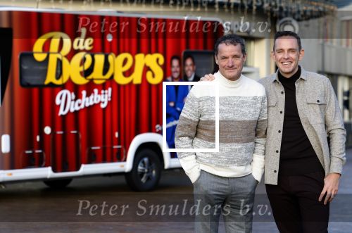 Scheveningen 23 november 2023
John de Bever en Kees de Bever ( Kees Stevens) voor hun camper bij het circustheater.